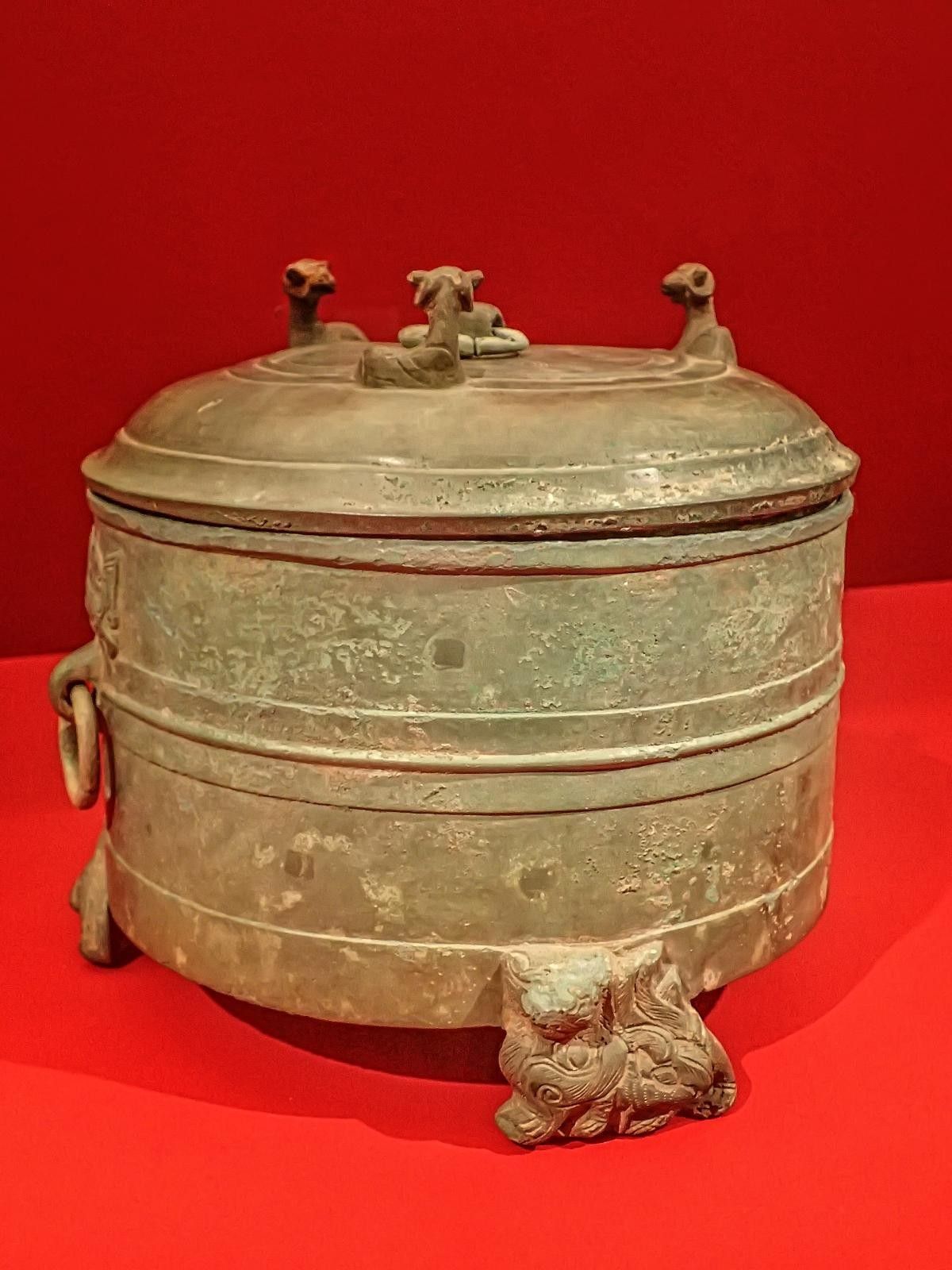 江苏仪征胡庄出土的西汉铜温酒樽